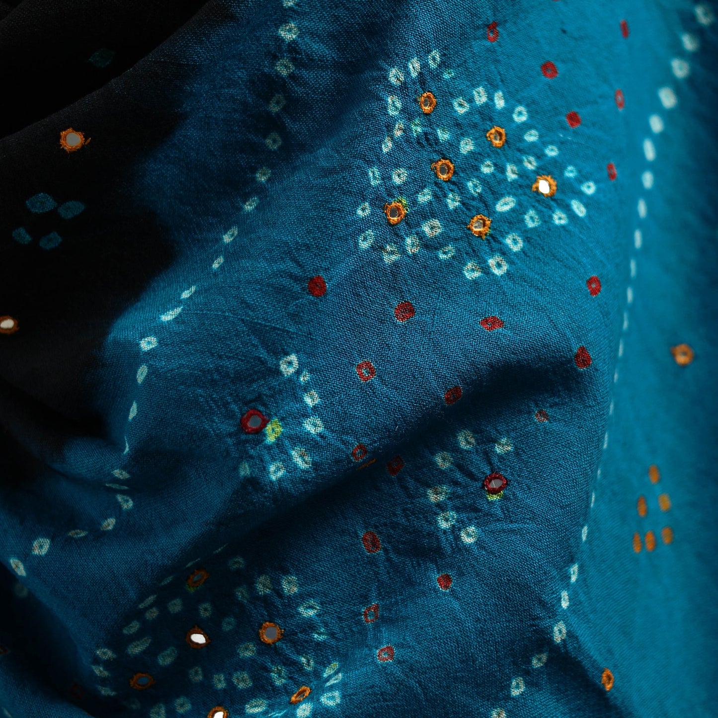 Kutch mirror work handwoven bandhani bagida woolen shawl 05