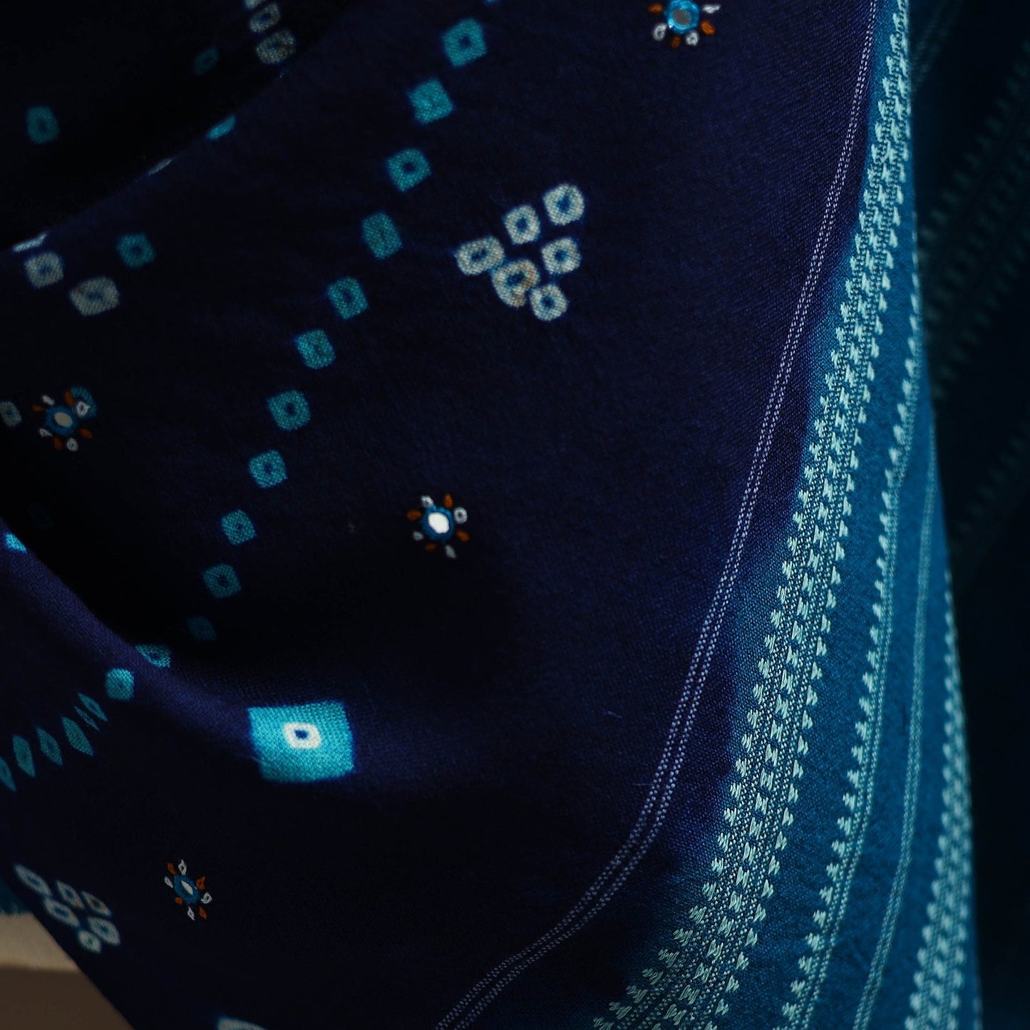 Kutch mirror work handwoven bandhani bagida woolen shawl 17