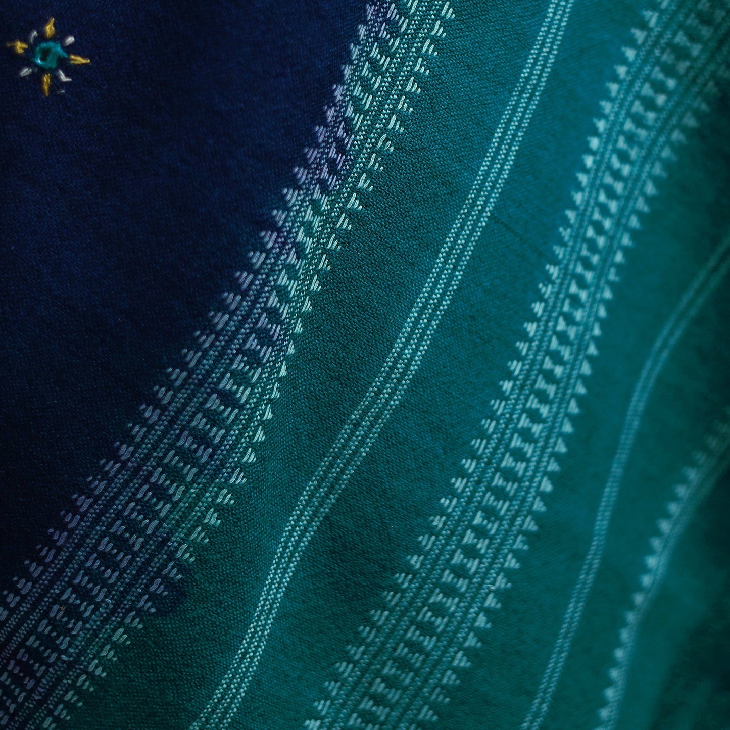 Kutch mirror work handwoven bandhani bagida woolen shawl 20