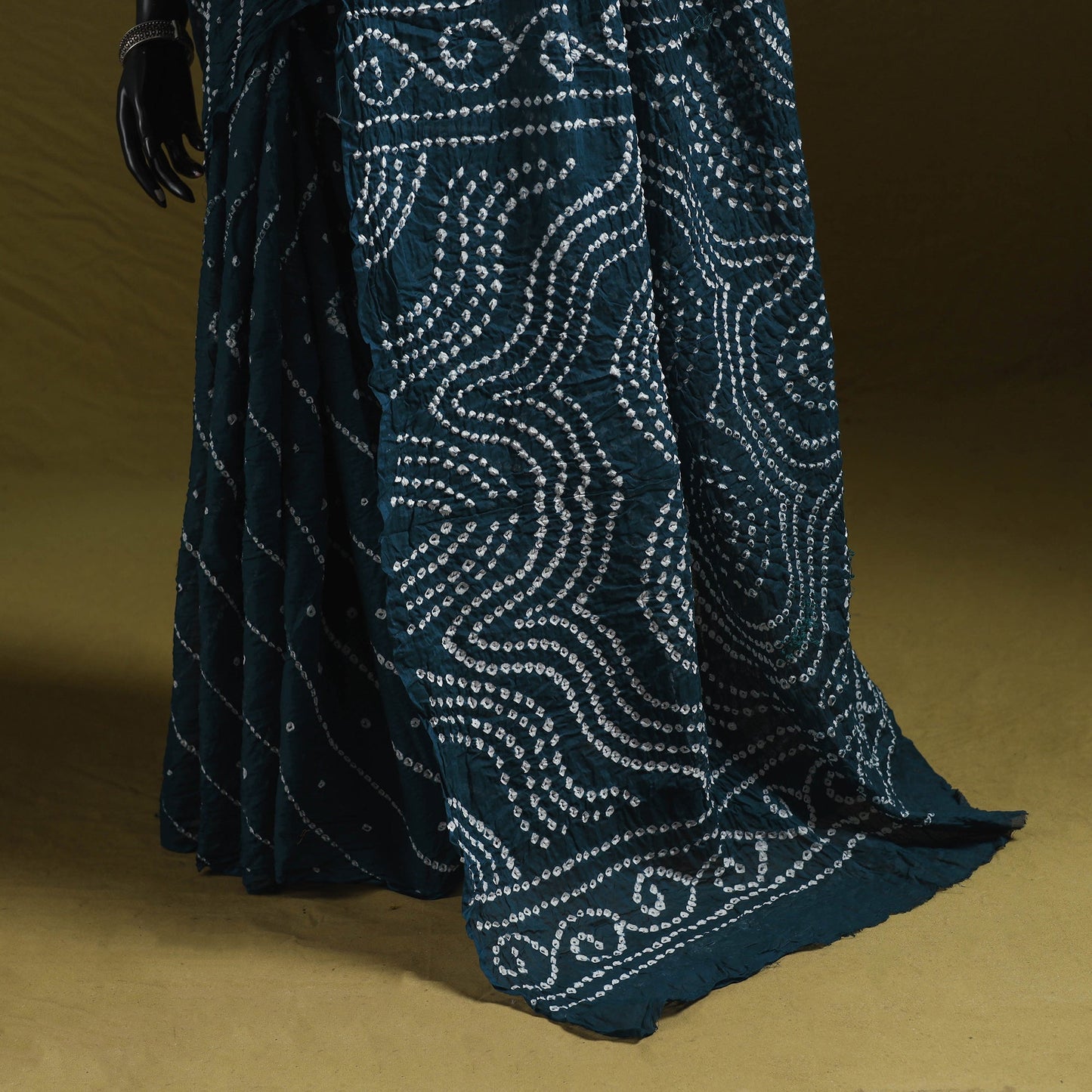 Kutch tie-dye pure cotton bandhani saree 16 - handcrafted