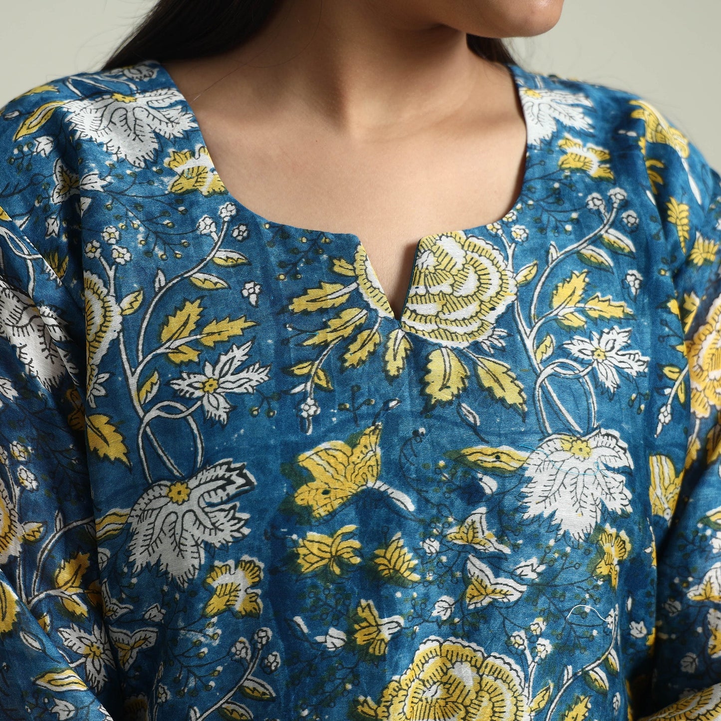 Buy Sanganeri Block Printed Maheshwari Silk Kurta with Palazzo & Dupatta Set Online at iTokri.com