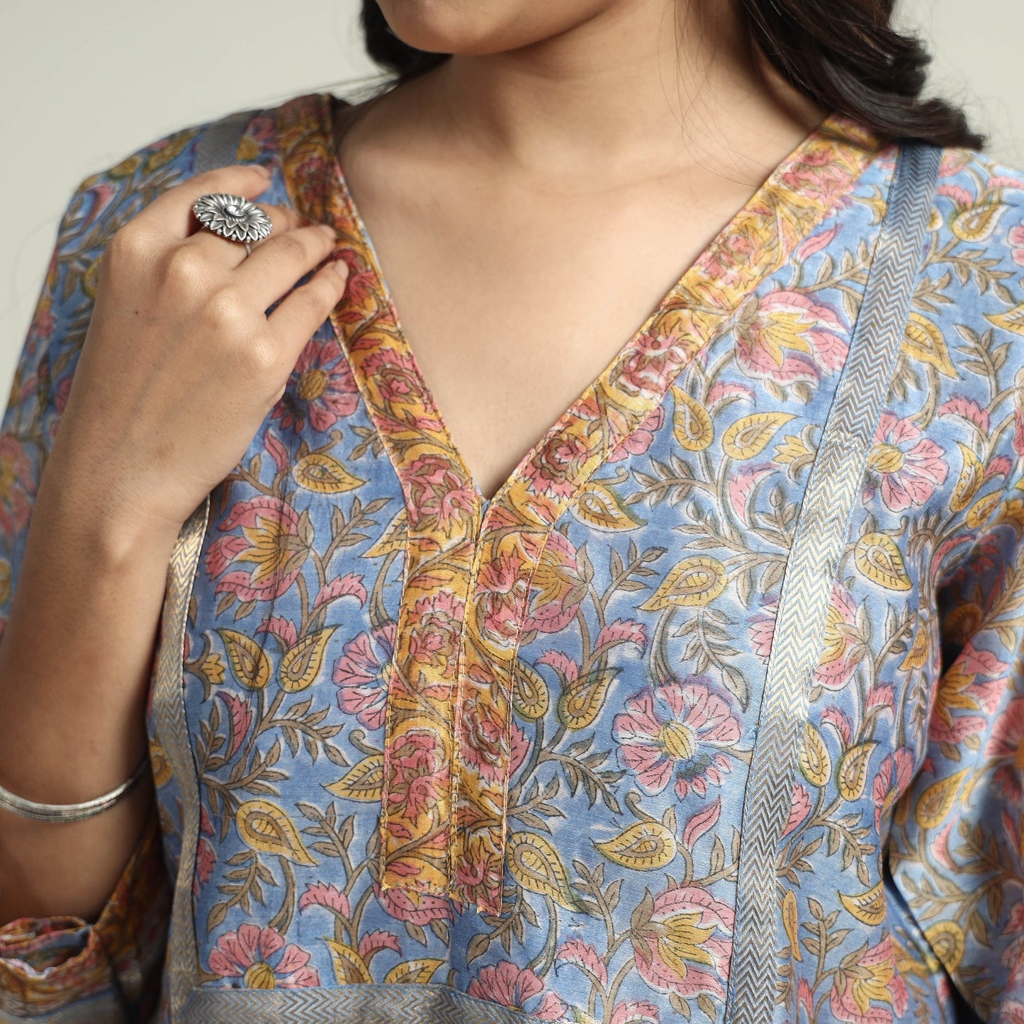 Buy Sanganeri Block Printed Maheshwari Silk Kurta with Palazzo & Dupatta Set Online at iTokri.com
