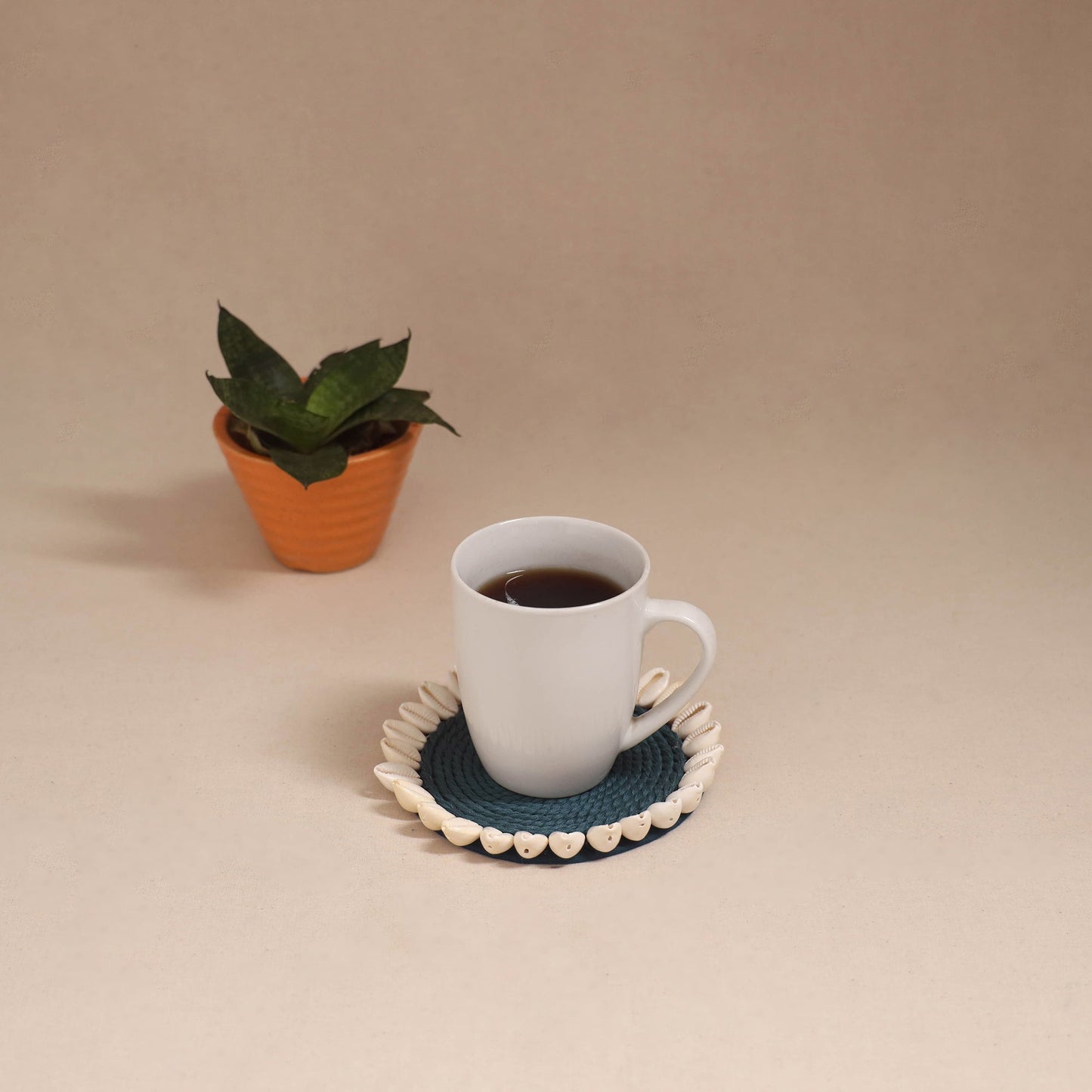 Shell work handcrafted thread coaster 01