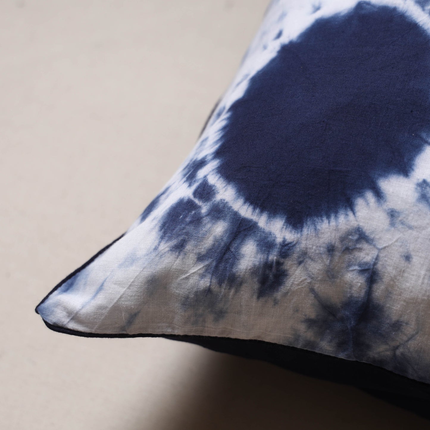 Shibori tie-dye cushion cover 03 - handcrafted