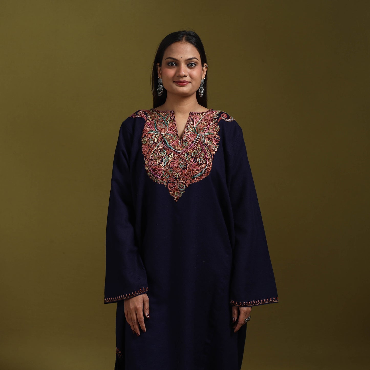 Sozni hand embroidered kashmiri merino wool pheran 61