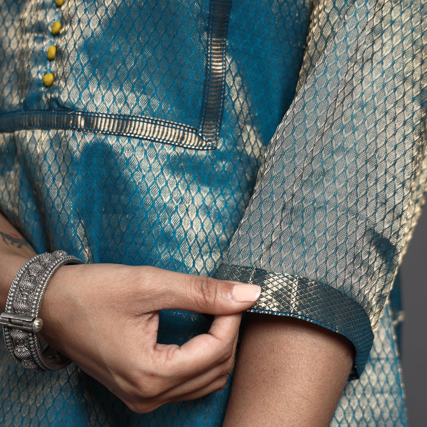 Buy Traditional Maheshwari Tissue Zari Work Cotton Handloom Kurta with Dupatta Set Online at iTokri.com