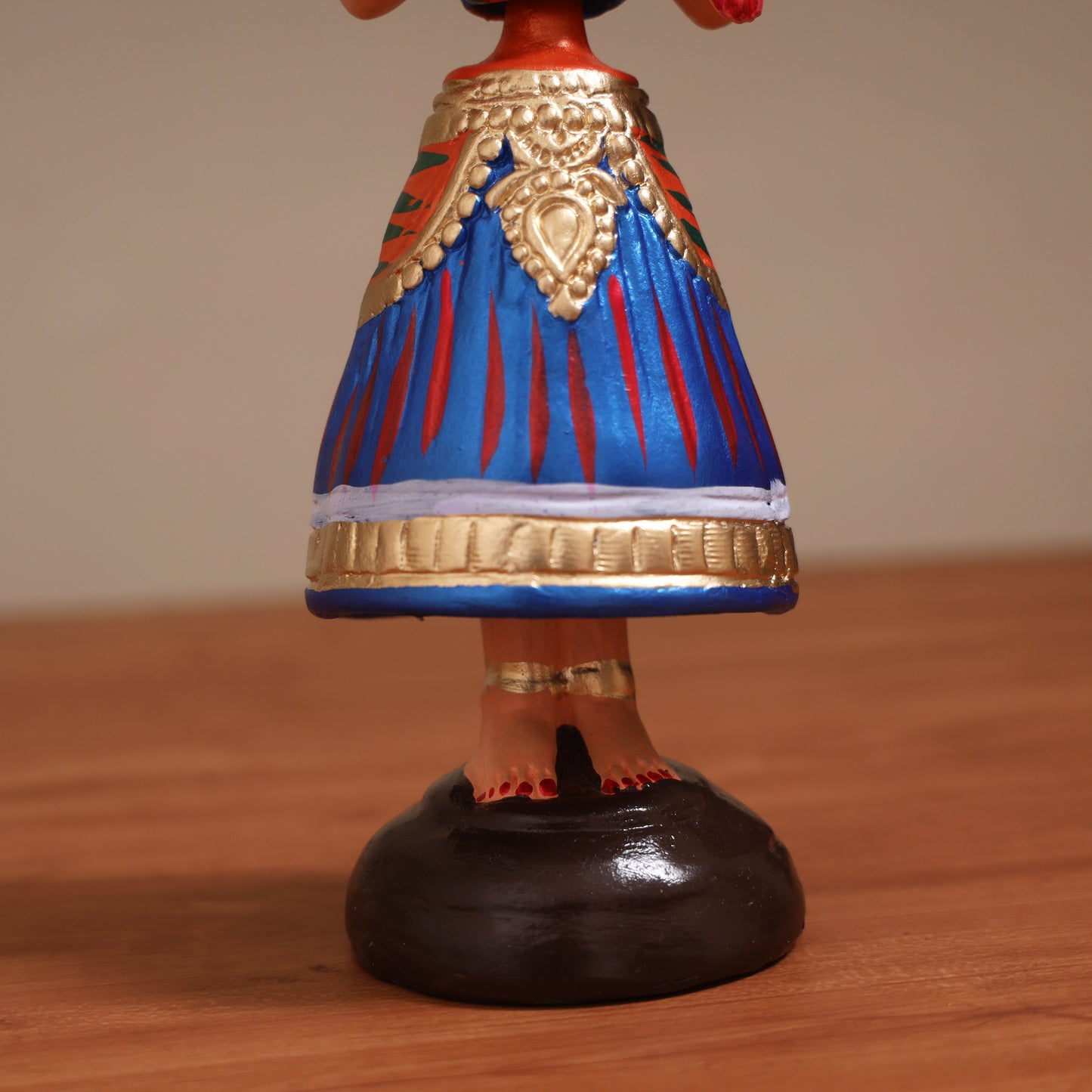 Bobble head thanjavur traditional dancing doll 01