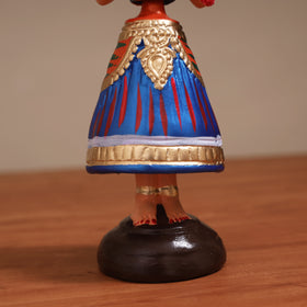 Bobble head thanjavur traditional dancing doll 01