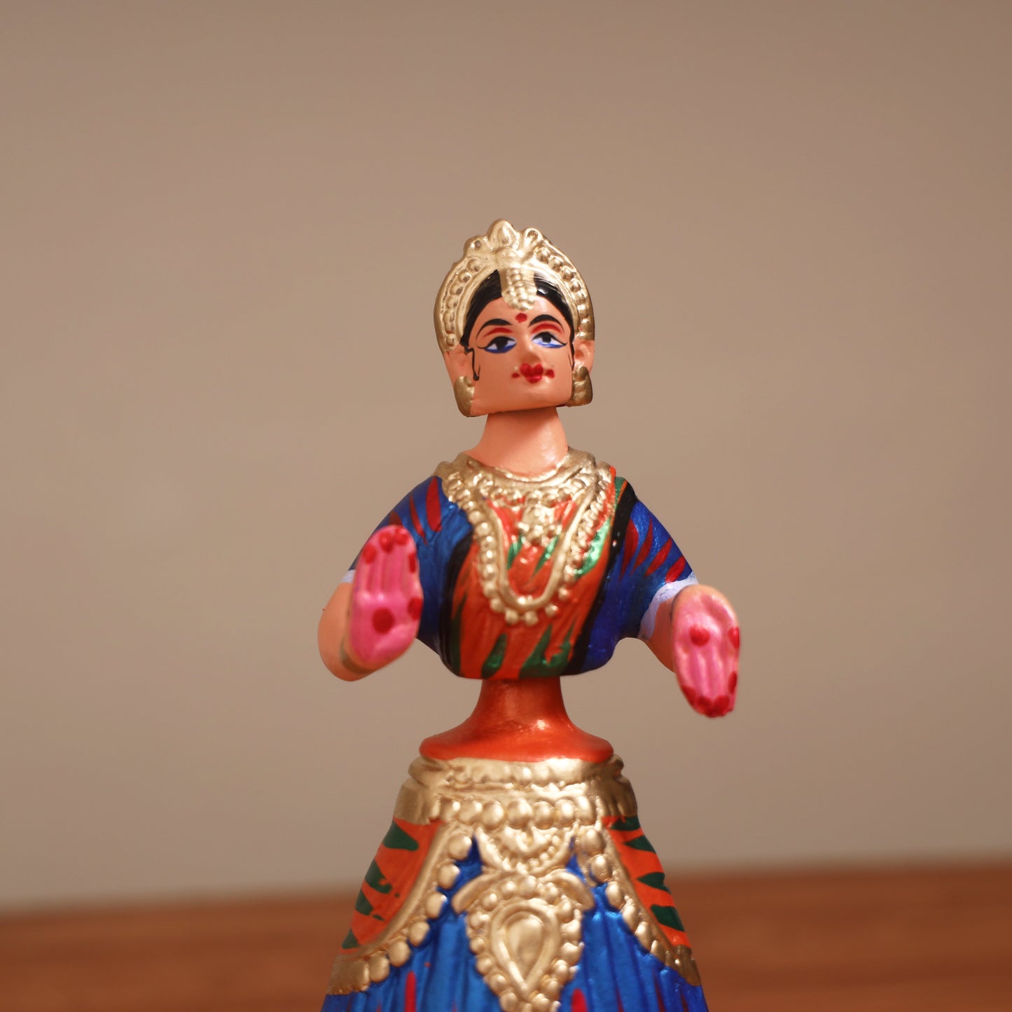 Bobble head thanjavur traditional dancing doll 01