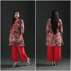 Front and back views of the cream cotton kurta in batik web print, full length, side by side