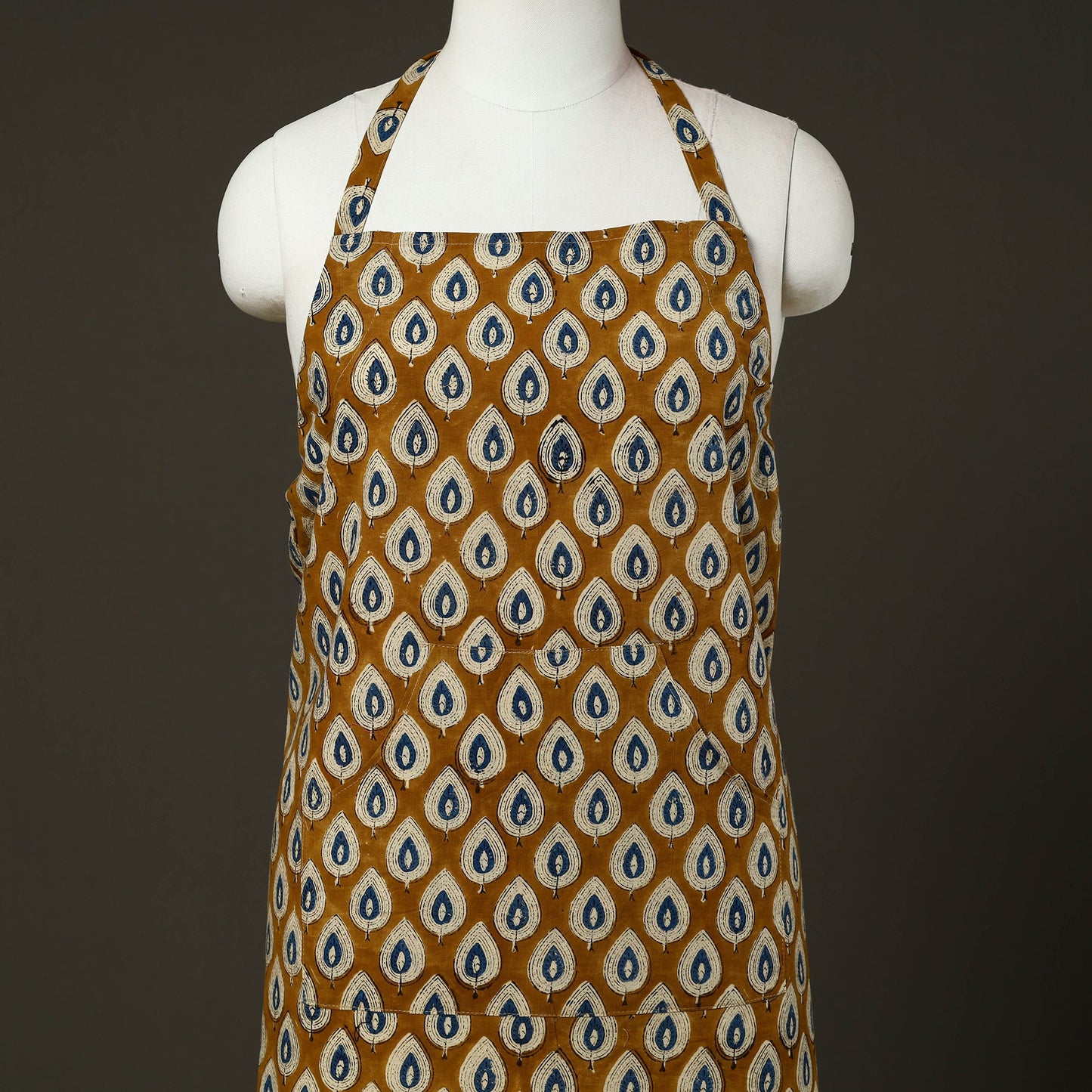 Brown - bagru cotton apron with pocket 28 - handcrafted