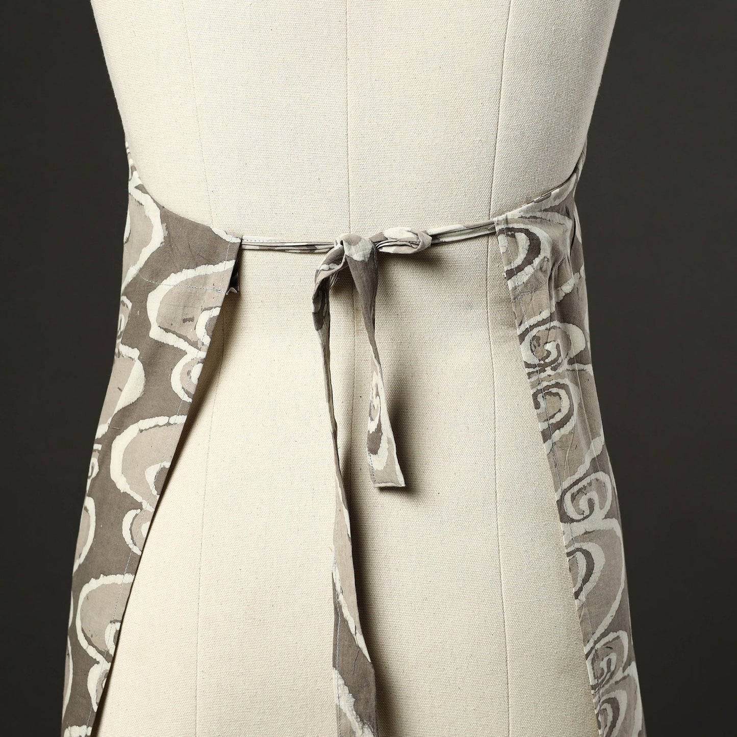 Brown - bagru cotton apron with pocket 53 - handcrafted