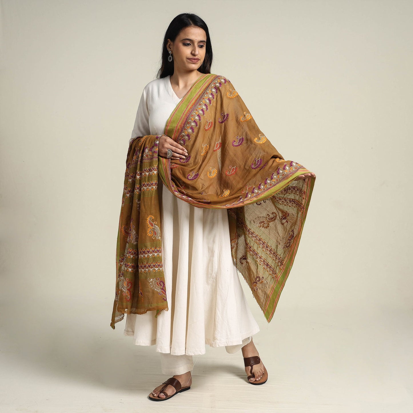 Buy Bengal Kantha Embroidered Cotton Handloom Dupatta Online at iTokri.com