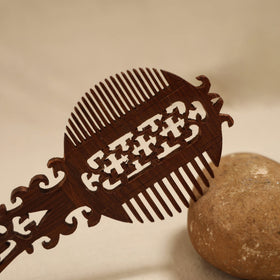 Bijnor hand carved sheesham wooden comb (large) 02
