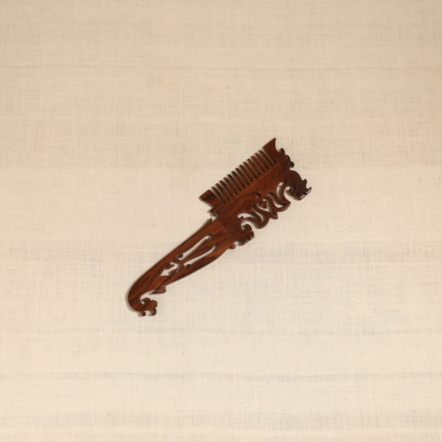 Bijnor hand carved sheesham wooden comb (large) 03