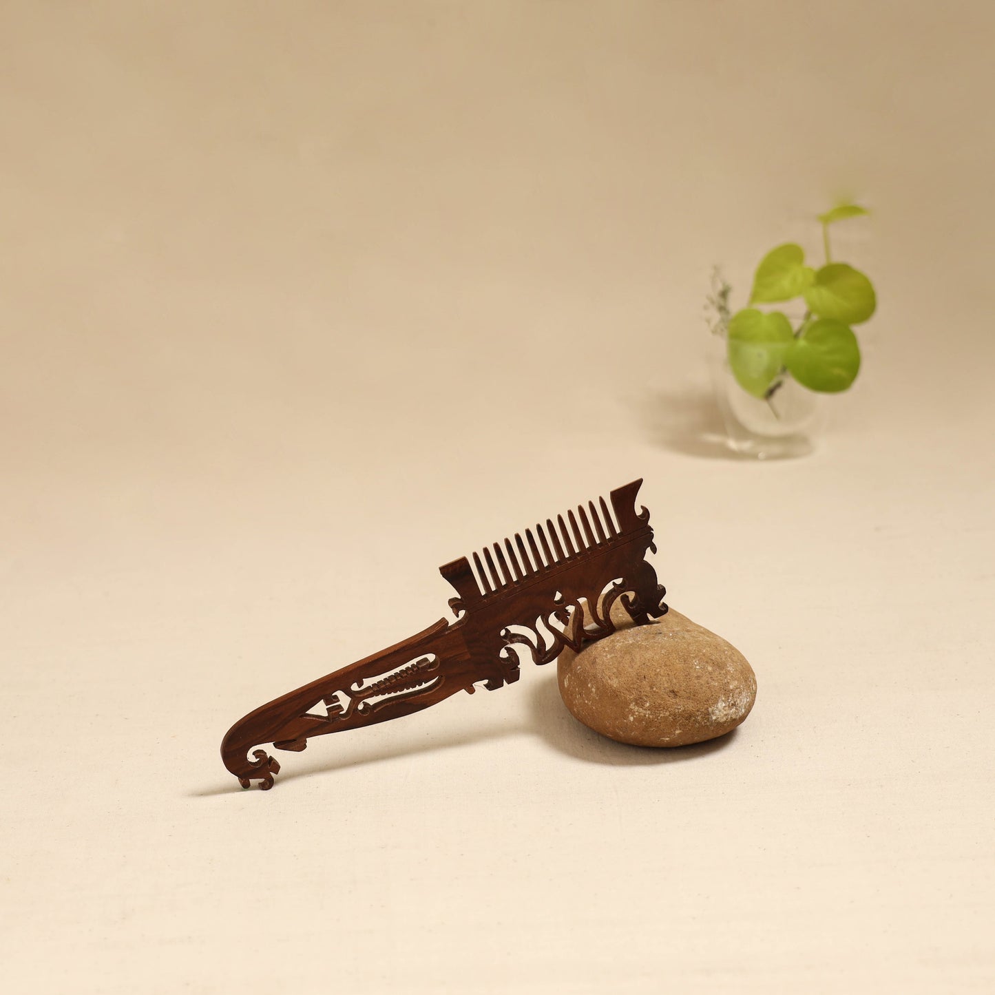 Bijnor hand carved sheesham wooden comb (large) 03