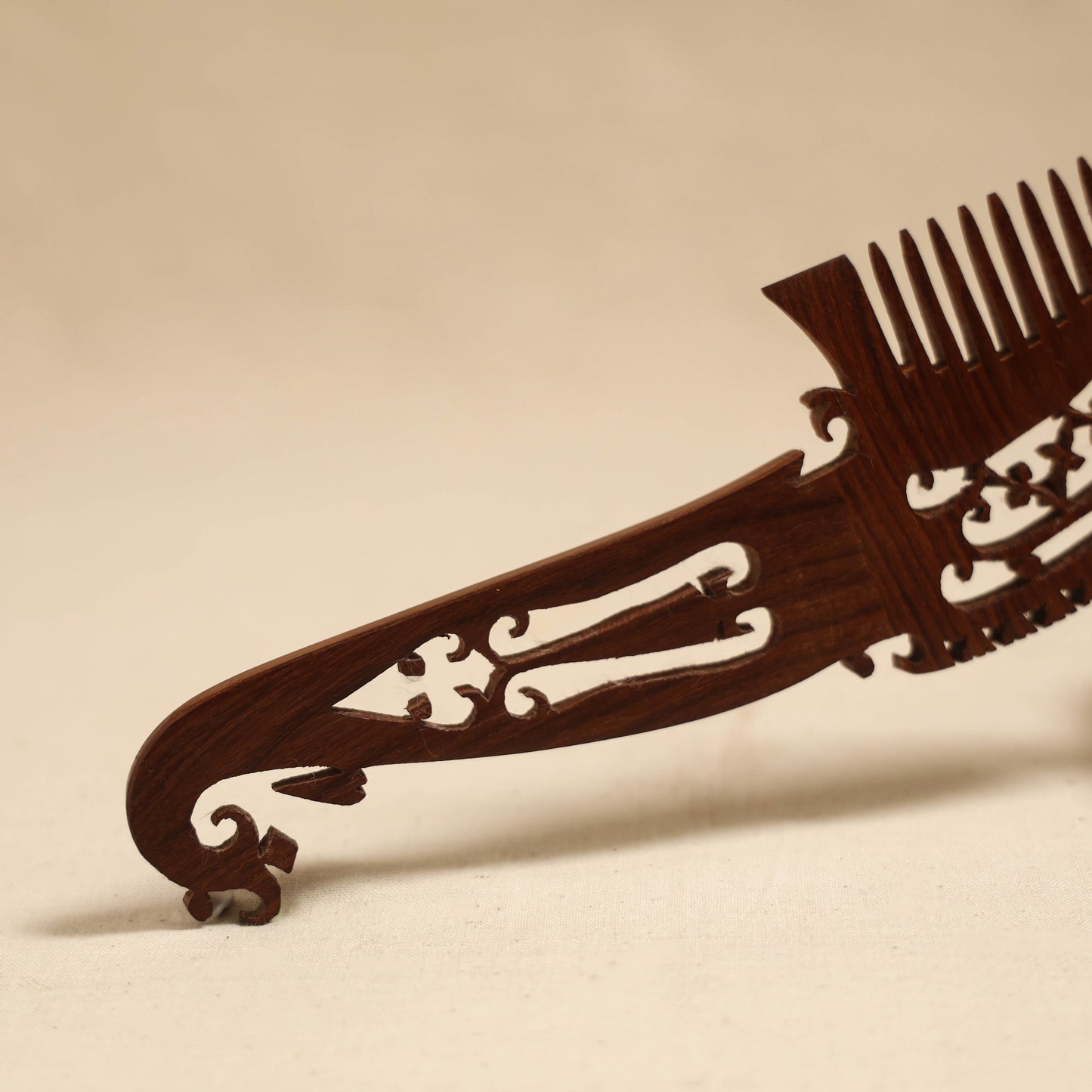 Bijnor hand carved sheesham wooden comb (large) 06