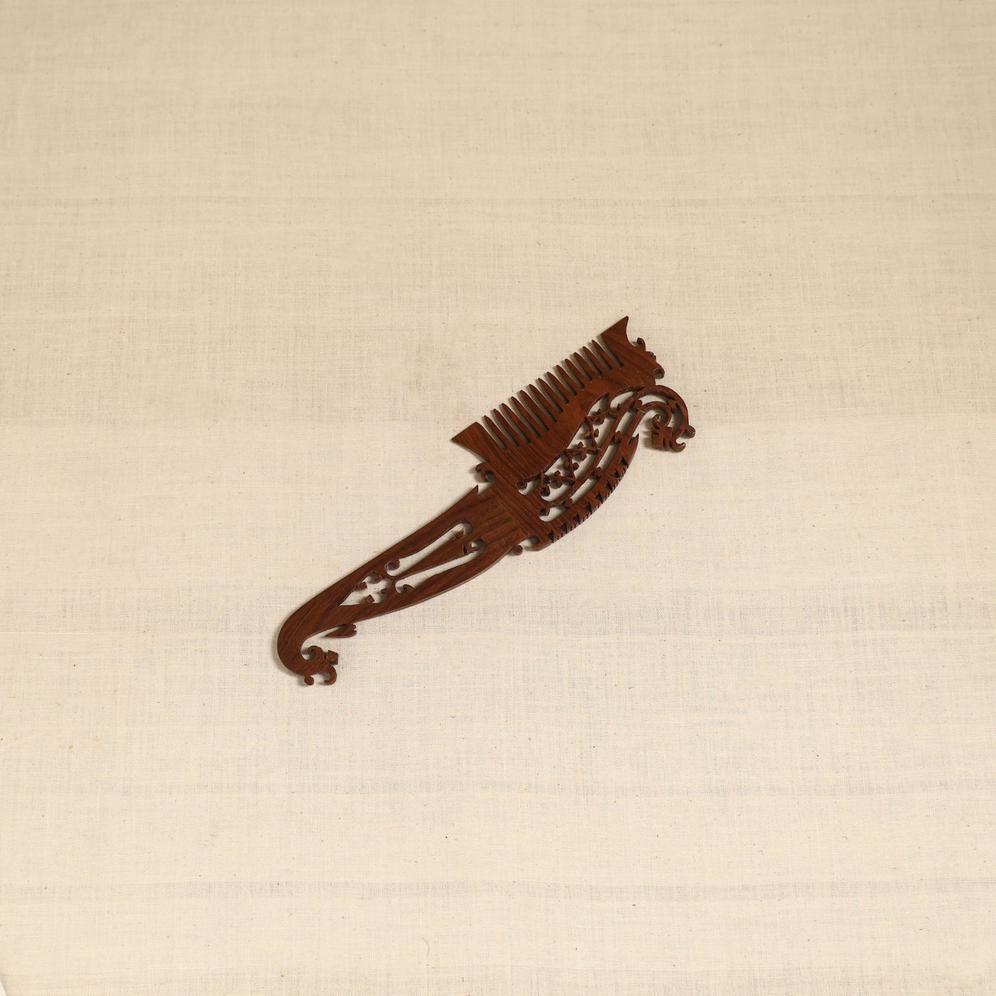 Bijnor hand carved sheesham wooden comb (large) 06