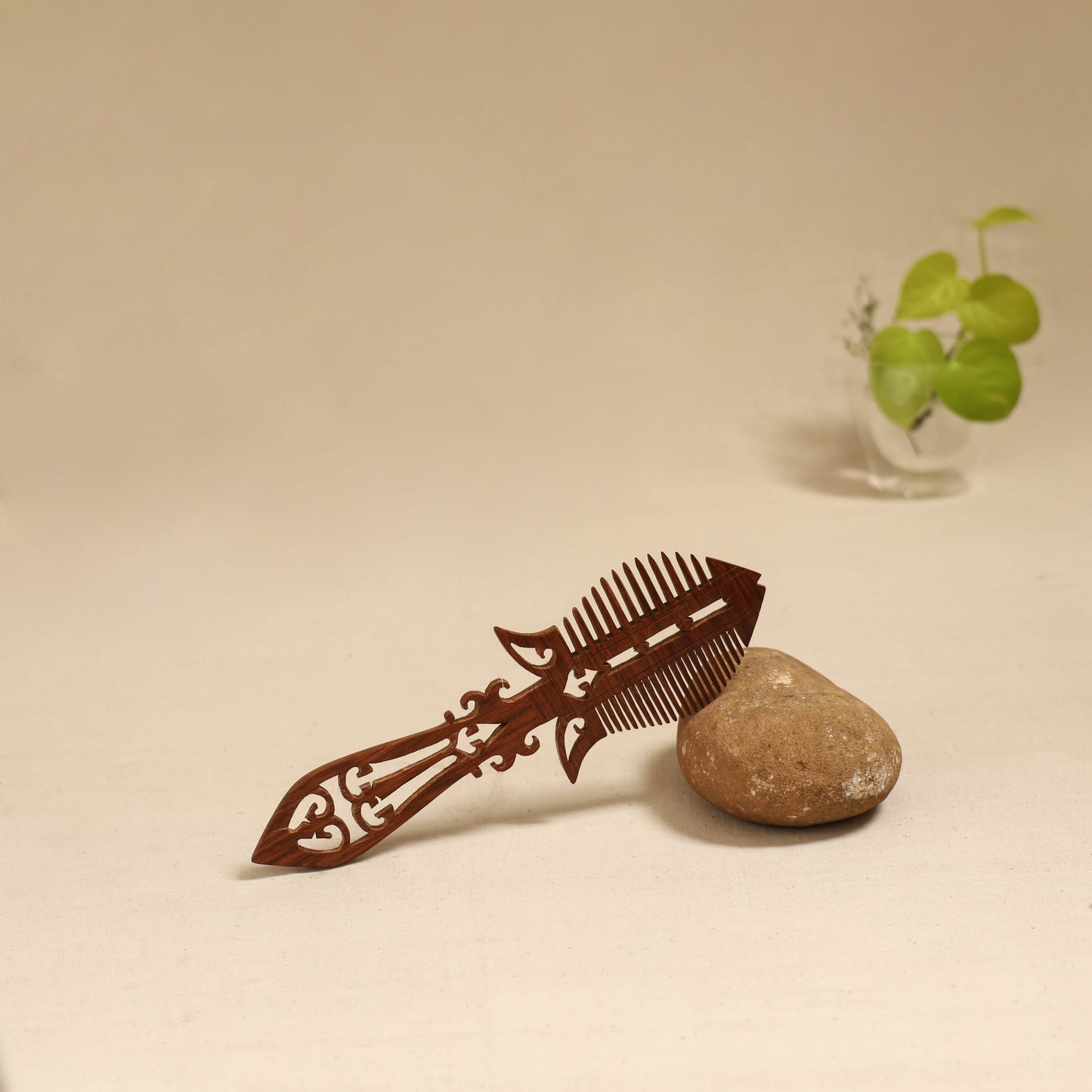 Bijnor hand carved sheesham wooden comb (large) 07