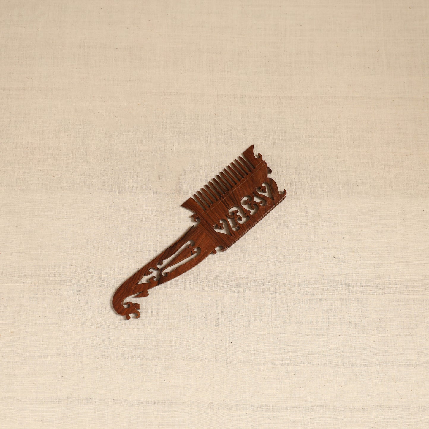 Bijnor hand carved sheesham wooden comb (large) 09