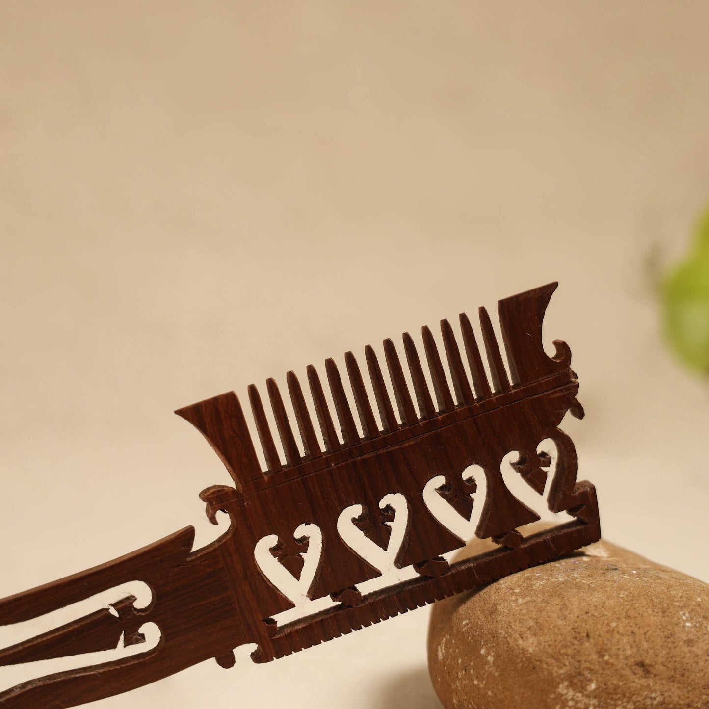 Bijnor hand carved sheesham wooden comb (large) 10