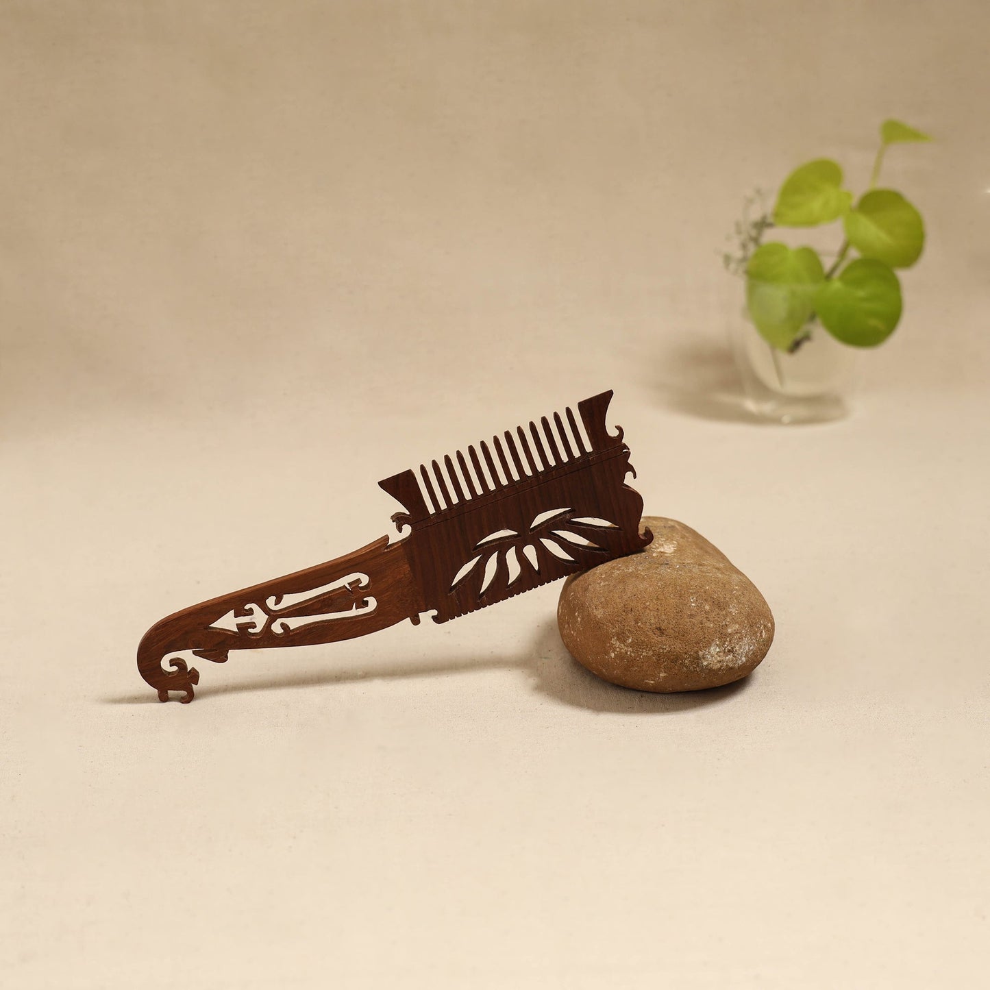 Bijnor hand carved sheesham wooden comb (large) 11