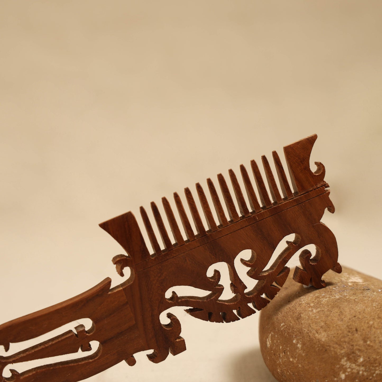 Bijnor hand carved sheesham wooden comb (large) 13