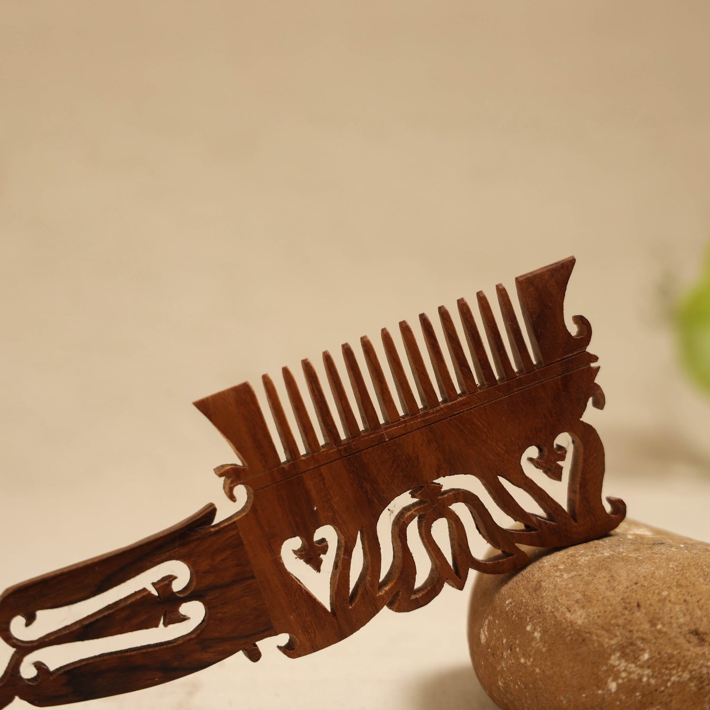 Bijnor hand carved sheesham wooden comb (large) 15