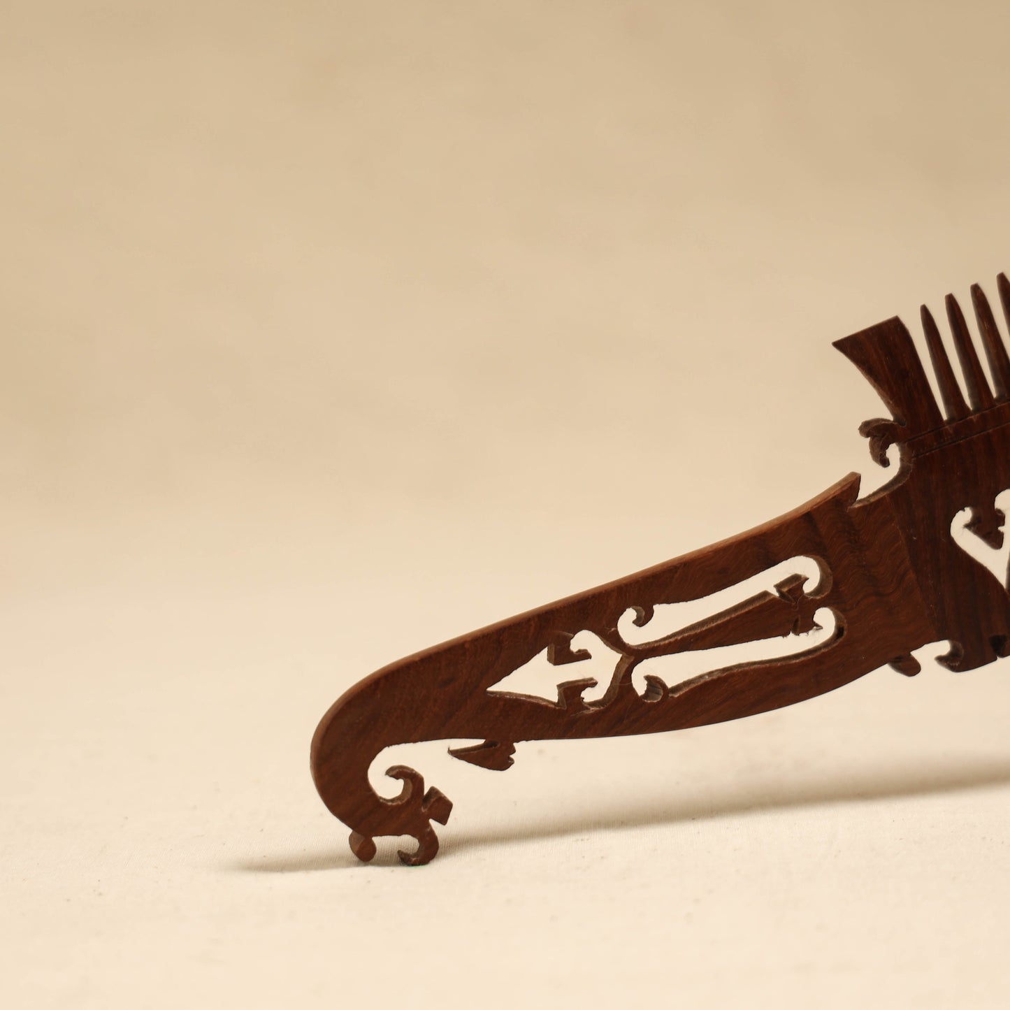 Bijnor hand carved sheesham wooden comb (large) 17