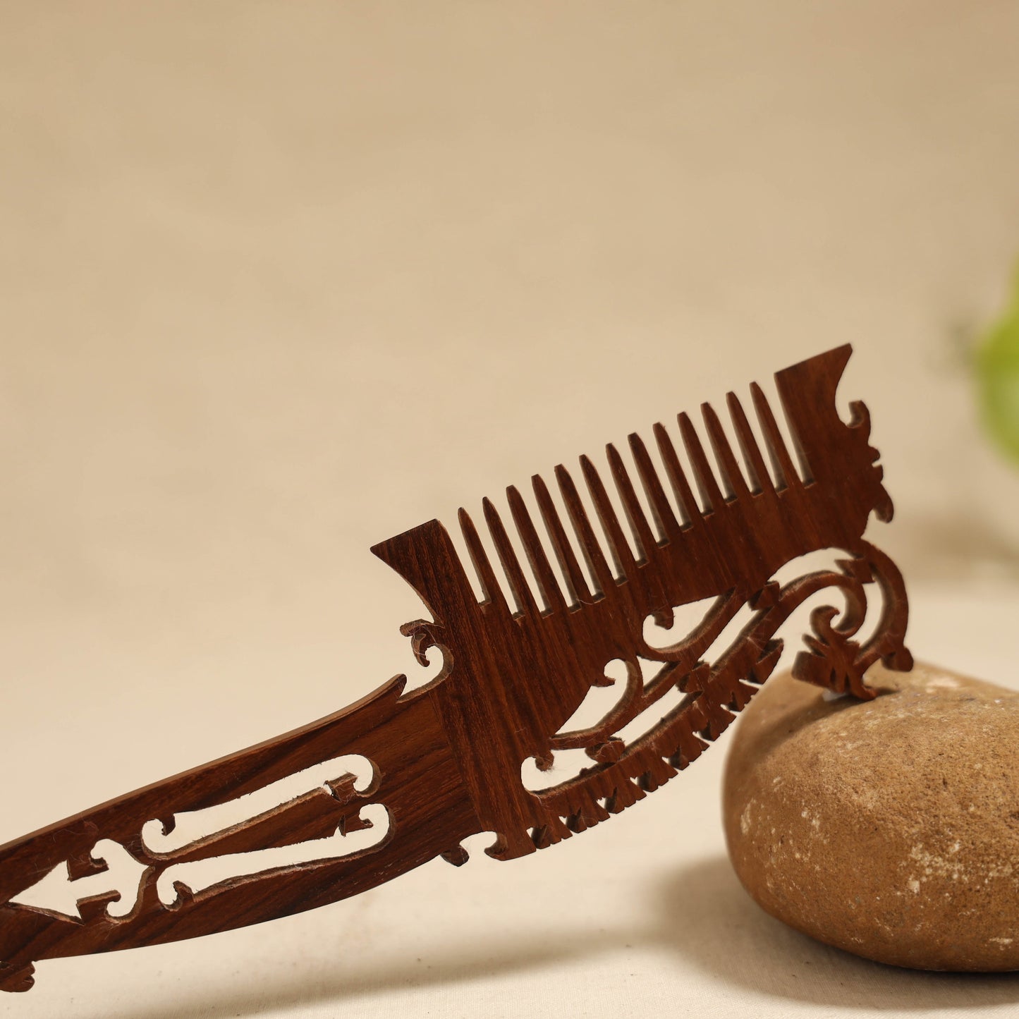 Bijnor hand carved sheesham wooden comb (large) 18