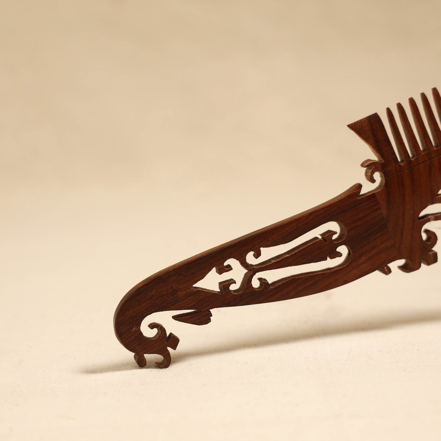 Bijnor hand carved sheesham wooden comb (large) 20