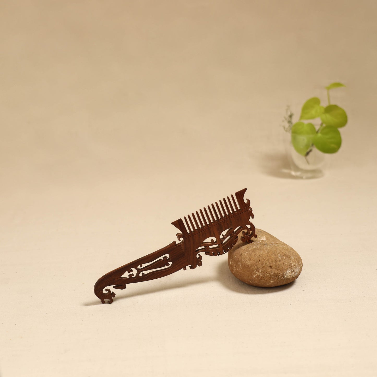 Bijnor hand carved sheesham wooden comb (large) 20