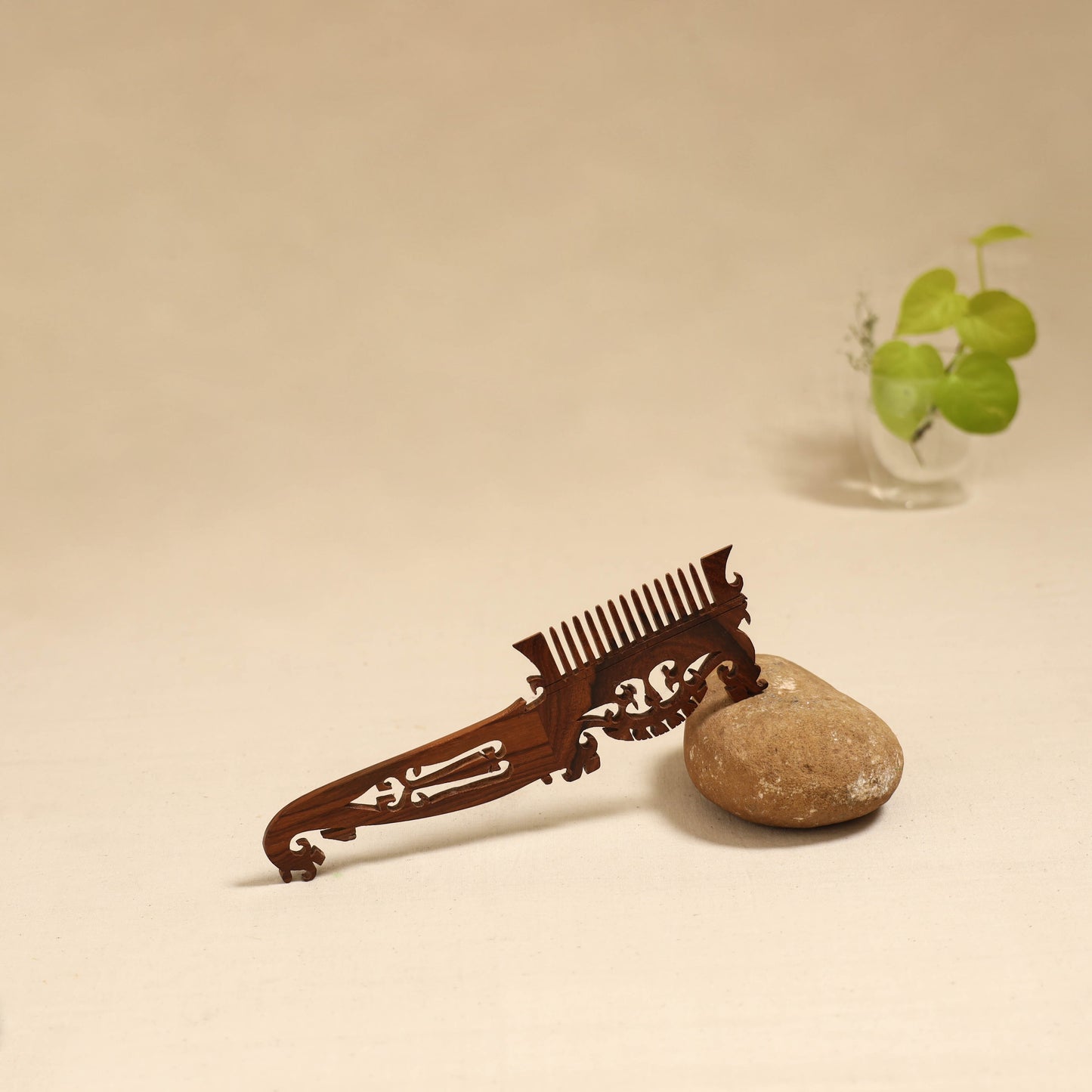 Bijnor hand carved sheesham wooden comb (large) 21