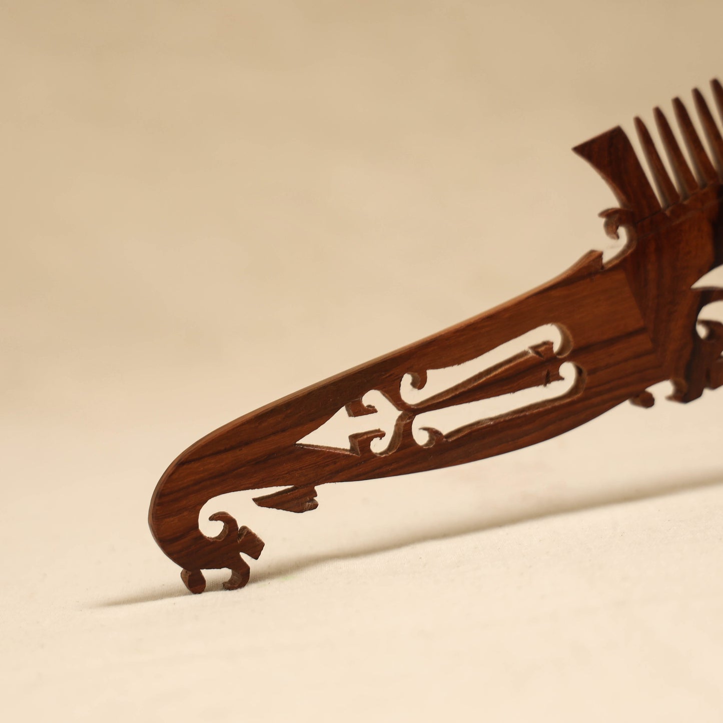 Bijnor hand carved sheesham wooden comb (large) 21