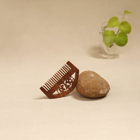 Bijnor hand carved sheesham wooden comb (medium) 22