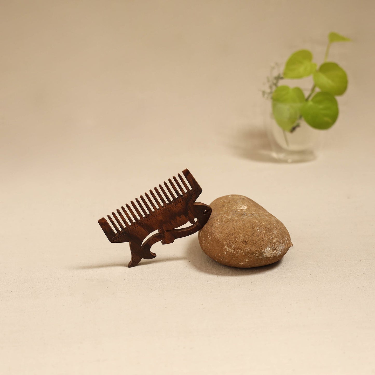 Bijnor hand carved sheesham wooden comb (medium) 23