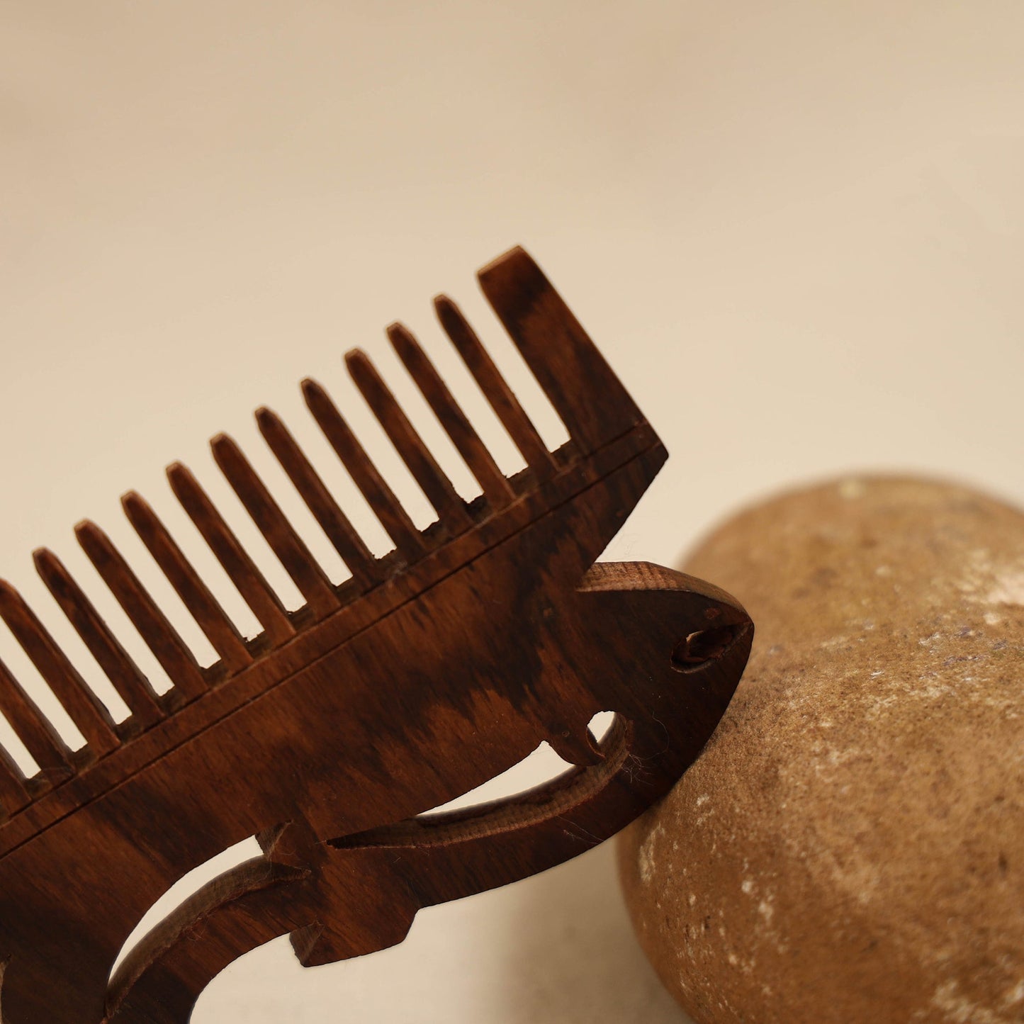 Bijnor hand carved sheesham wooden comb (medium) 23