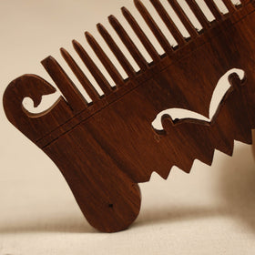 Bijnor hand carved sheesham wooden comb (medium) 24