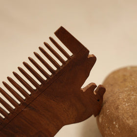 Bijnor hand carved sheesham wooden comb (medium) 25