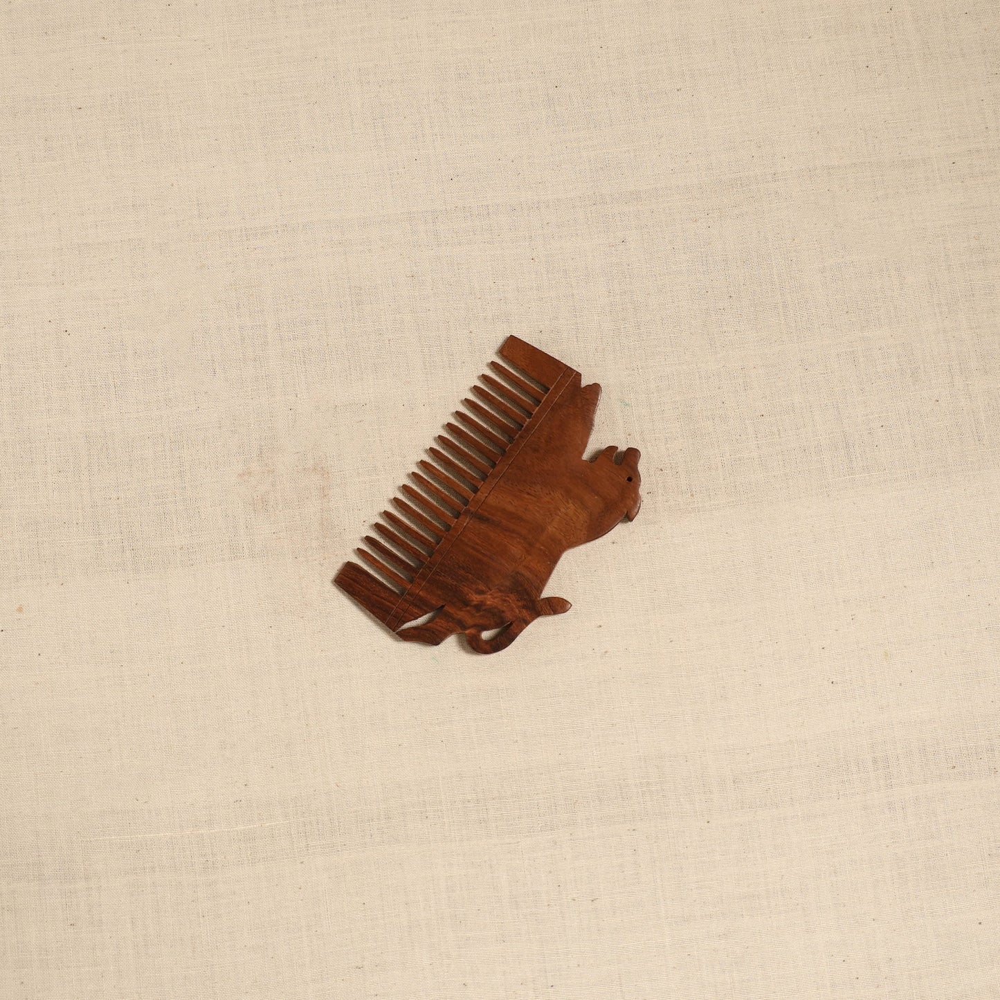 Bijnor hand carved sheesham wooden comb (medium) 25