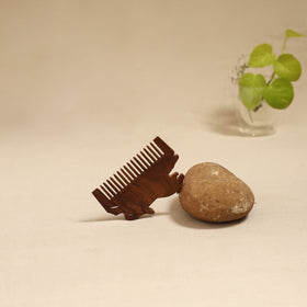 Bijnor hand carved sheesham wooden comb (medium) 25
