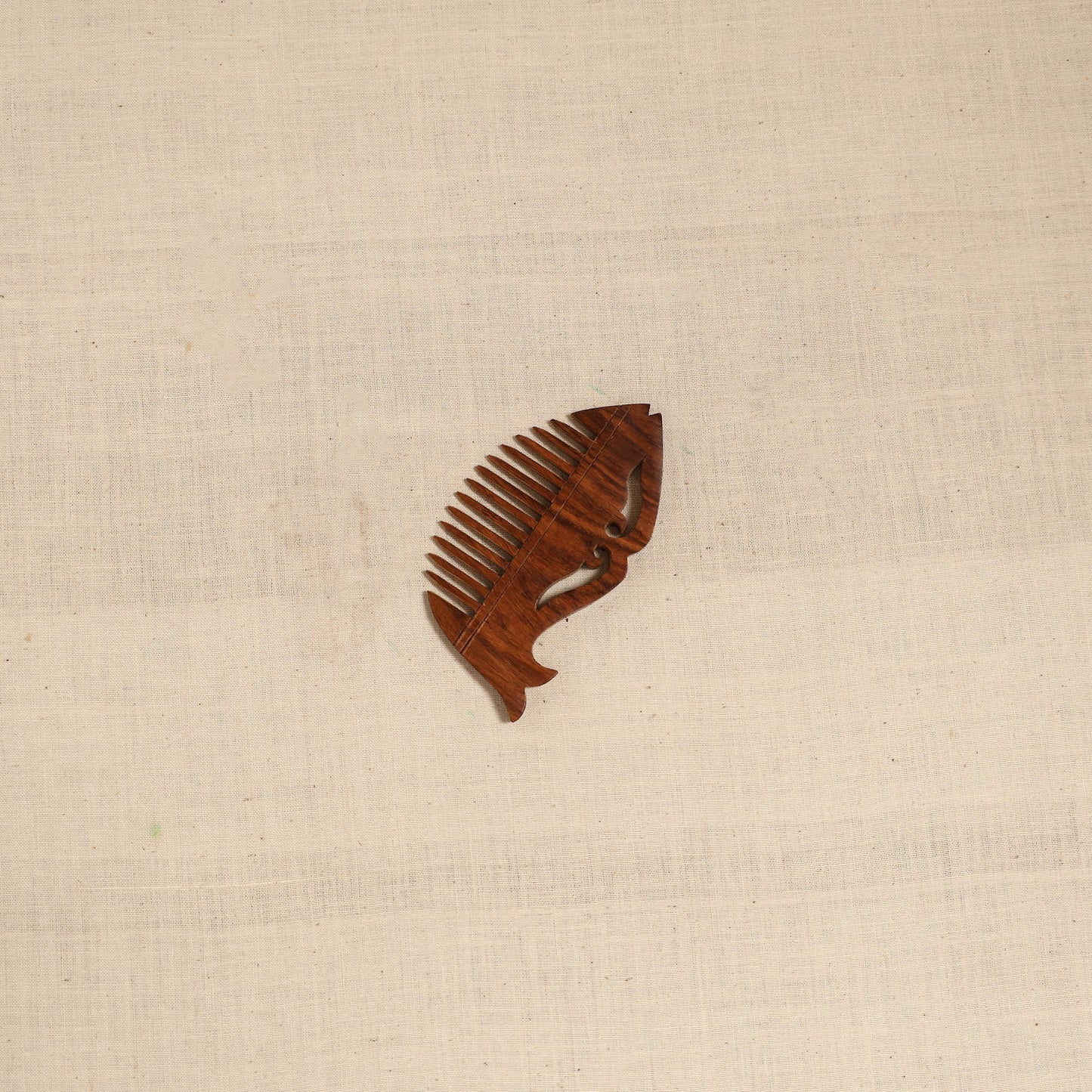 Bijnor hand carved sheesham wooden comb (medium) 26