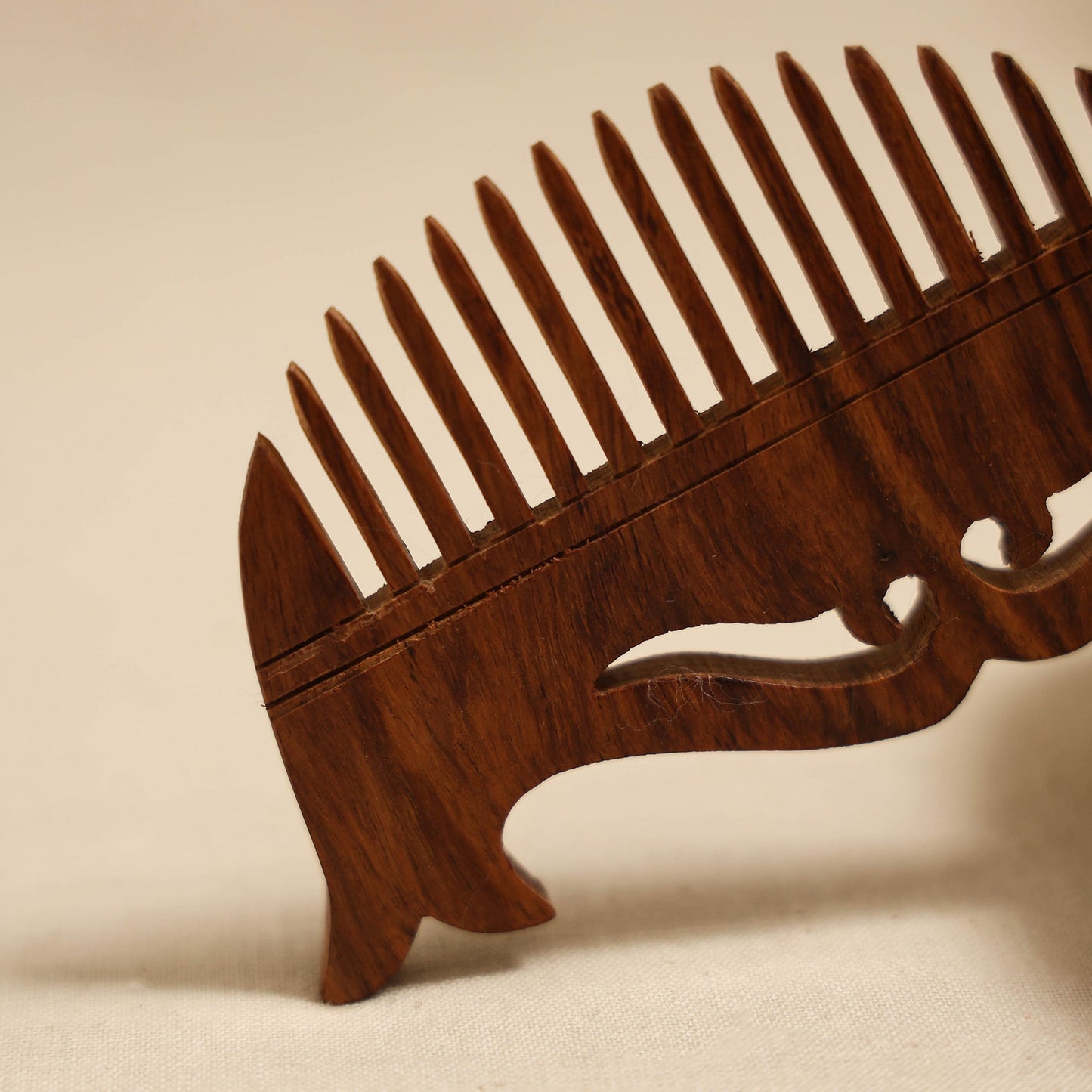 Bijnor hand carved sheesham wooden comb (medium) 26