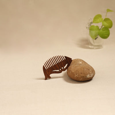 Bijnor hand carved sheesham wooden comb (medium) 26