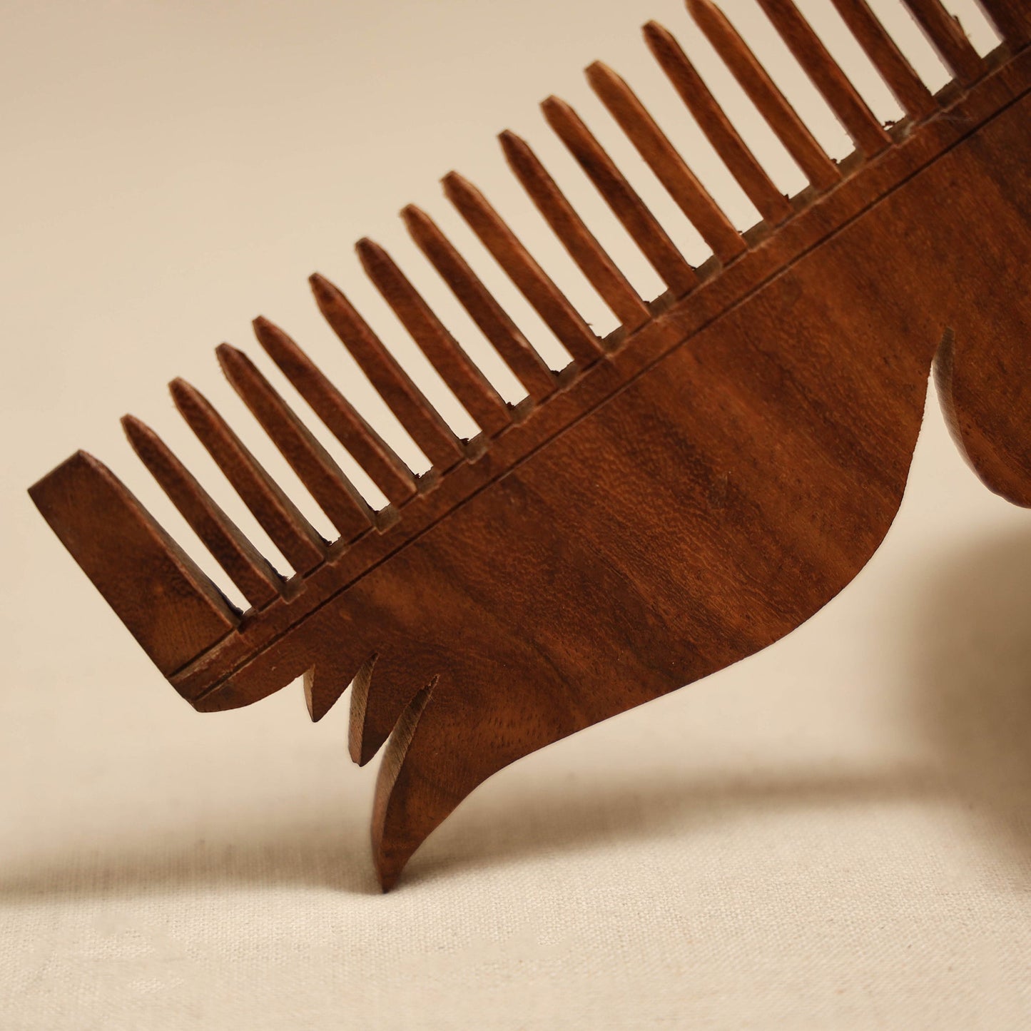 Bijnor hand carved sheesham wooden comb (medium) 27