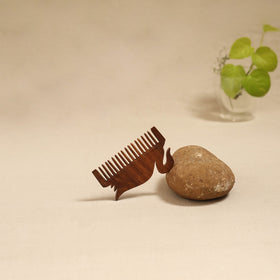 Bijnor hand carved sheesham wooden comb (medium) 27