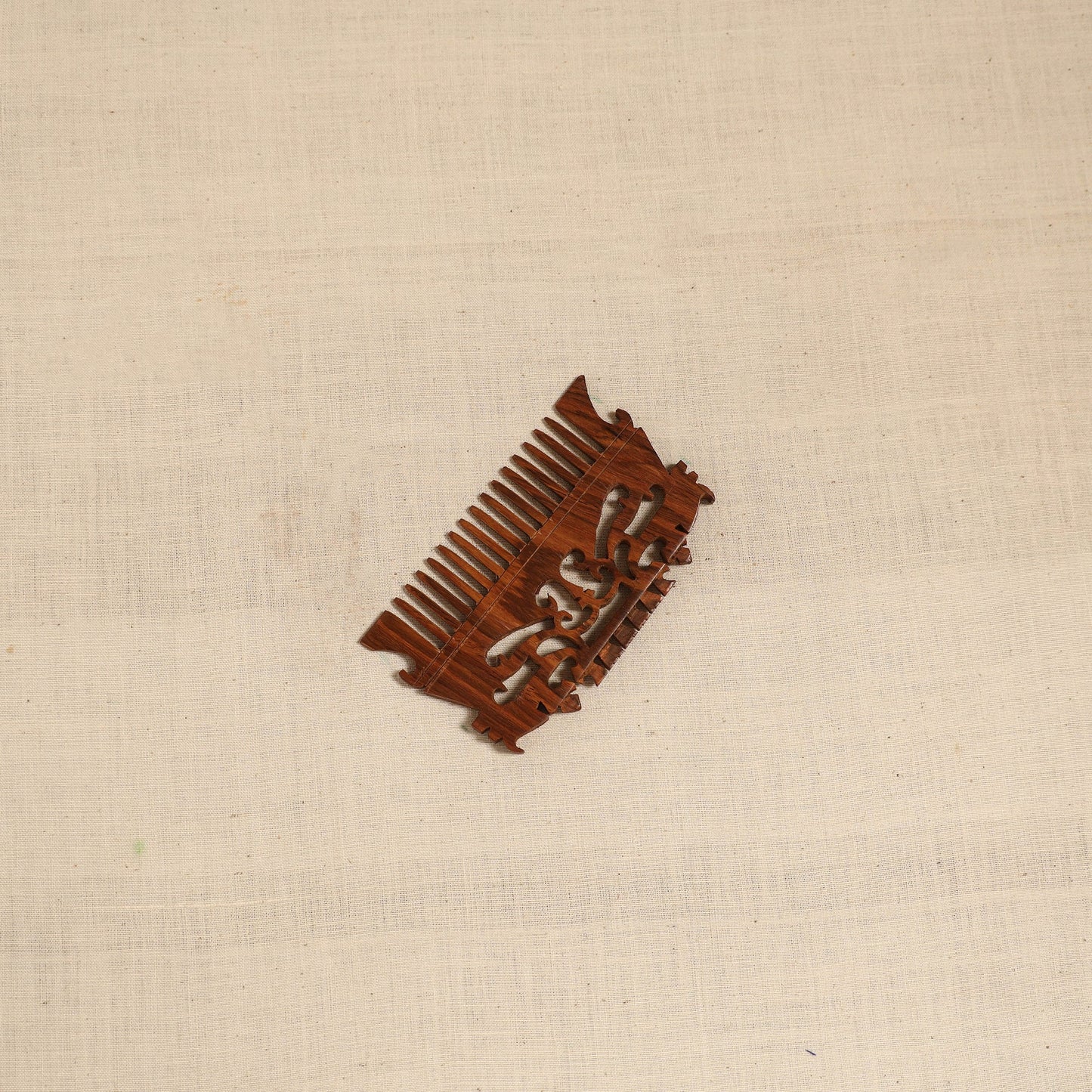 Bijnor hand carved sheesham wooden comb (medium) 28