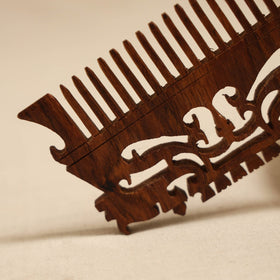 Bijnor hand carved sheesham wooden comb (medium) 28