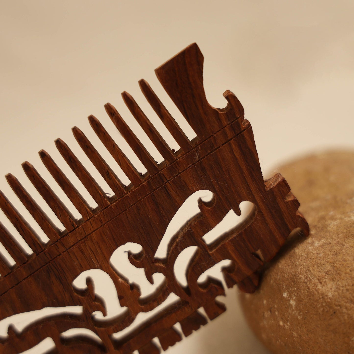Bijnor hand carved sheesham wooden comb (medium) 28