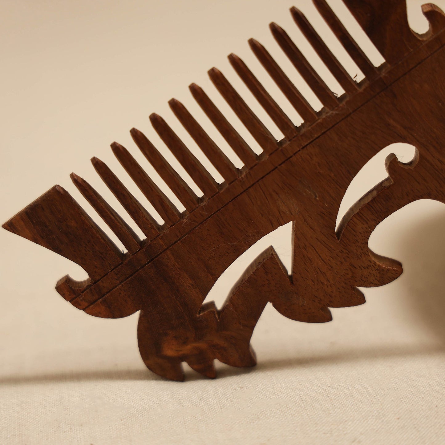 Bijnor hand carved sheesham wooden comb (medium) 29